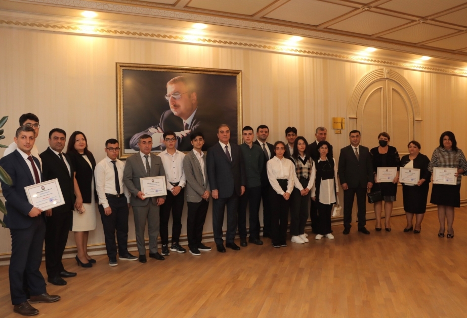 Gəncədə ali məktəblərə yüksək balla qəbul olmuş məzunlarla görüş keçirilib