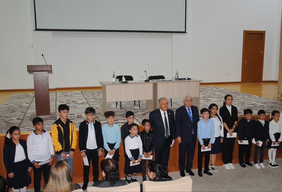 Tələbə adını qazanan ağdamlı məzunlar mükafatlandırılıblar