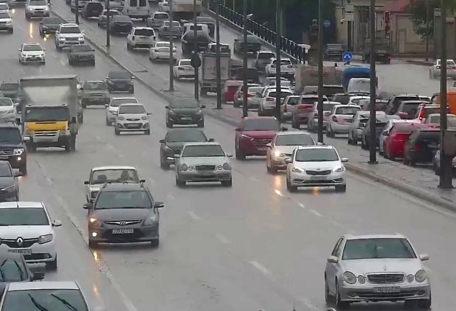 Bakıda bir sıra yollarda sıxlıq müşahidə edilir