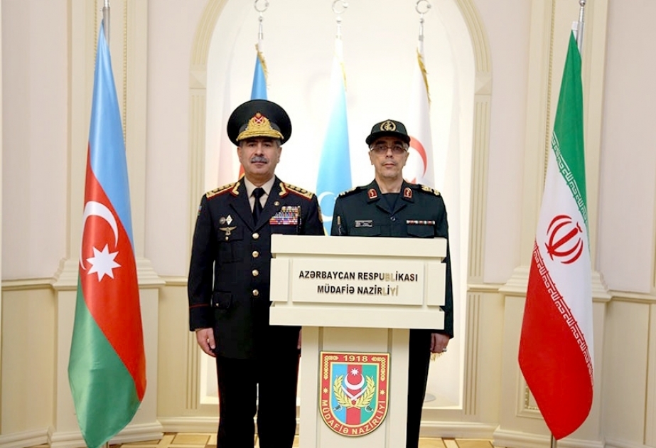 Entretien téléphonique du ministre azerbaïdjanais de la Défense avec le chef d’état-major des forces armées iraniennes