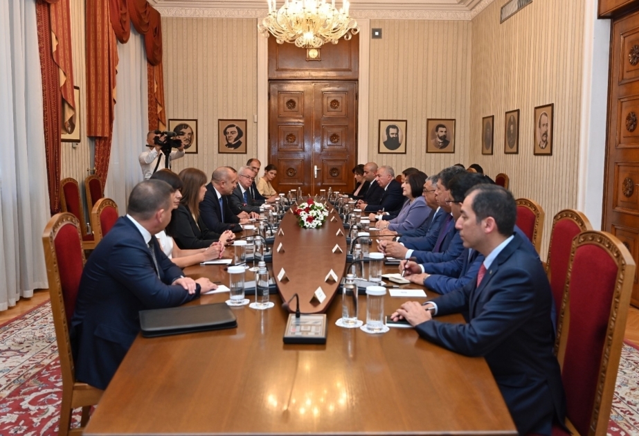 El Presidente de Bulgaria se reúne con la Presidenta del Parlamento de Azerbaiyán