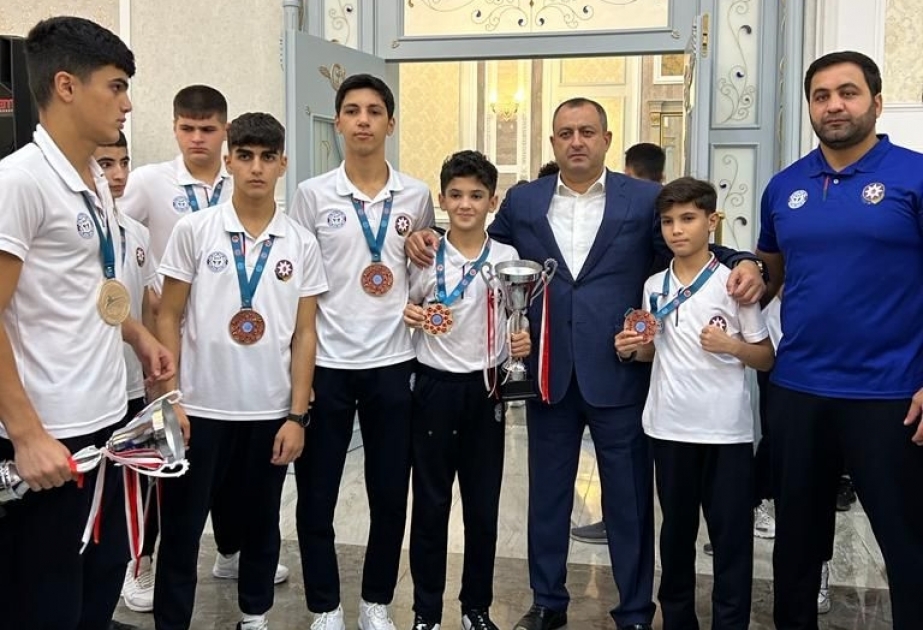 Milli Məclis sədrinin müavini Adil Əliyev Avropa birinciliyinin qalibləri ilə görüşüb