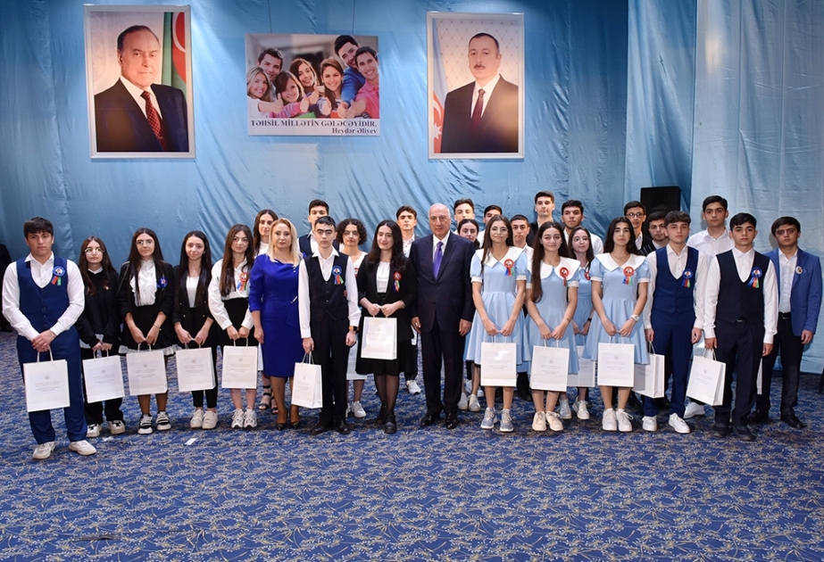 Sumqayıtda yüksək balla tələbə adını qazanan tələbələrlə görüş keçirilib
