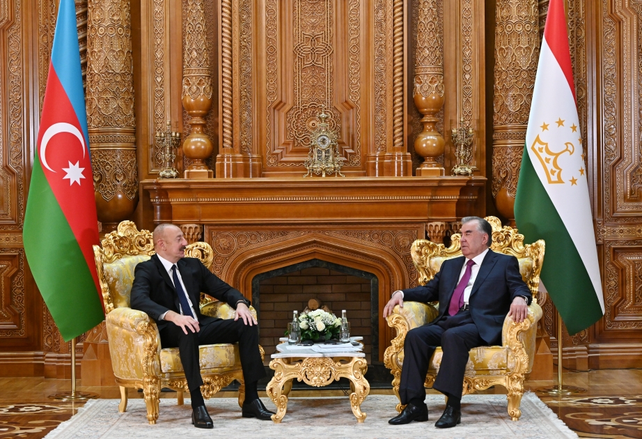 Le président azerbaïdjanais s’entretient en tête-à-tête avec son homologue tadjik à Douchanbé VIDEO