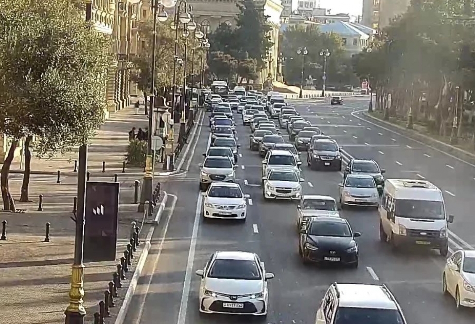Paytaxtın bir sıra yollarında tıxac yaranıb