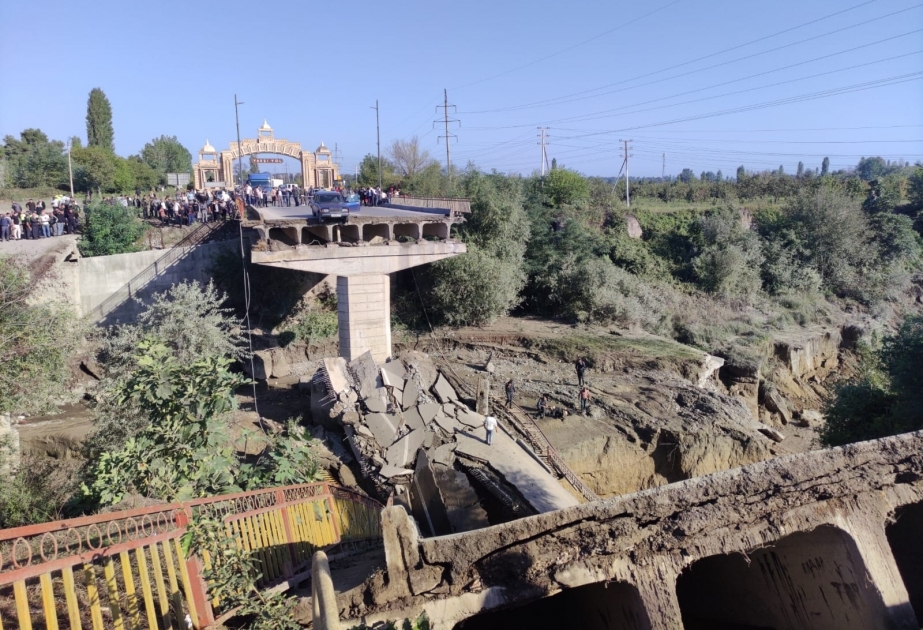 Три человека пострадали в результате обрушения моста в Хачмазе