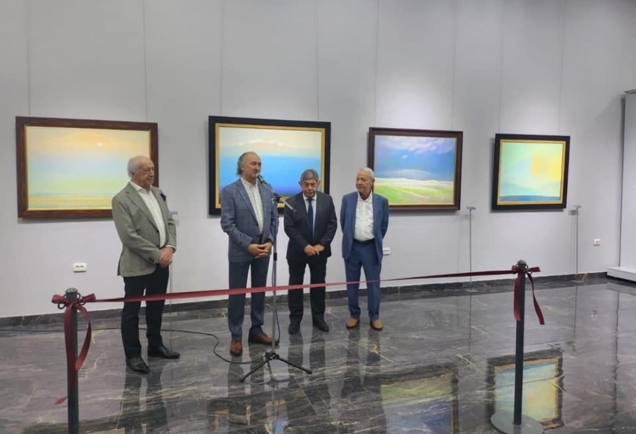 Las vibrantes obras de Chingiz Farzaliyev sorprenden a los amantes del arte en Uzbekistán