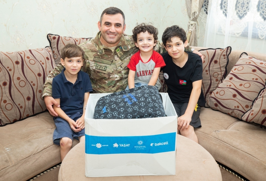 Фонд YAŞAT передал детям шехидов школьные принадлежности