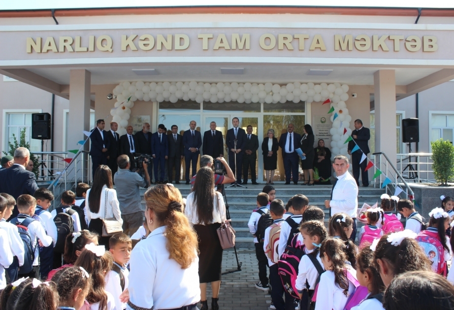 Средняя школа в селе Нарлыг Сабирабадского района в День знаний распахнула свои двери для учеников  ФОТО