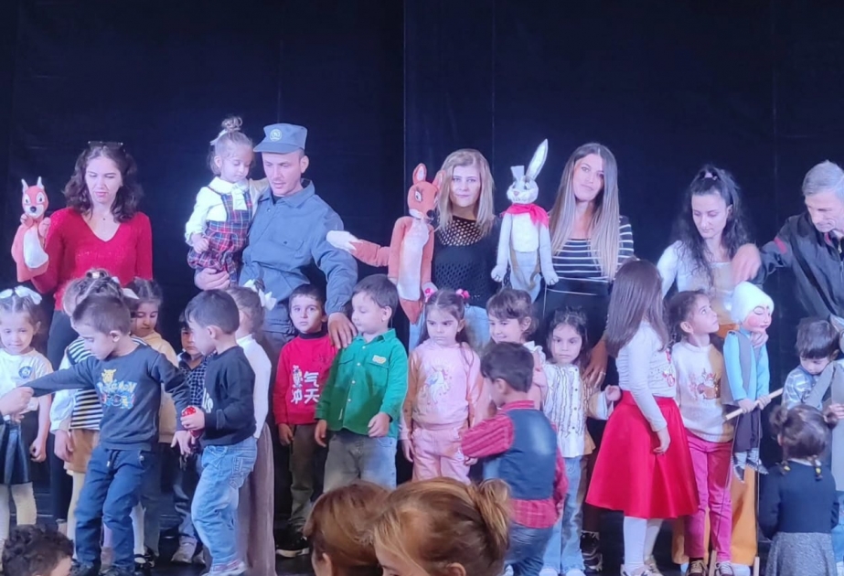 Qax Dövlət Kukla Teatrı yeni mövsümü “Tülkü və quyruq” tamaşası ilə açıb