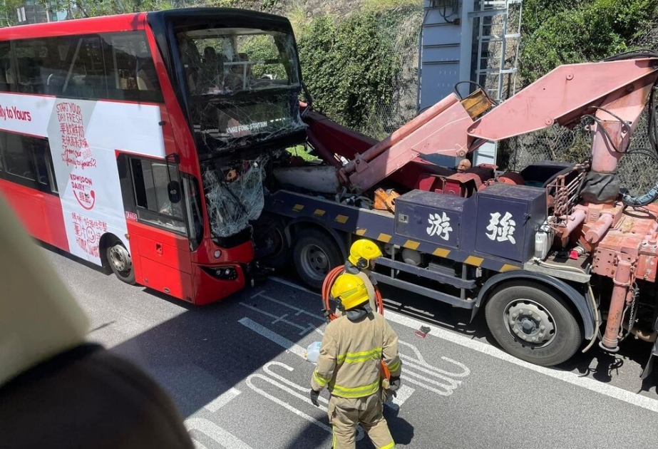 Honkonqda avtobusla avtokran toqquşub: 34 nəfər xəsarət alıb