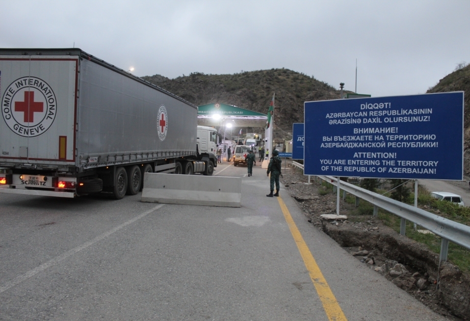 Se asegura el paso de dos coches y un camión de CICR de Lachin a Khankandi