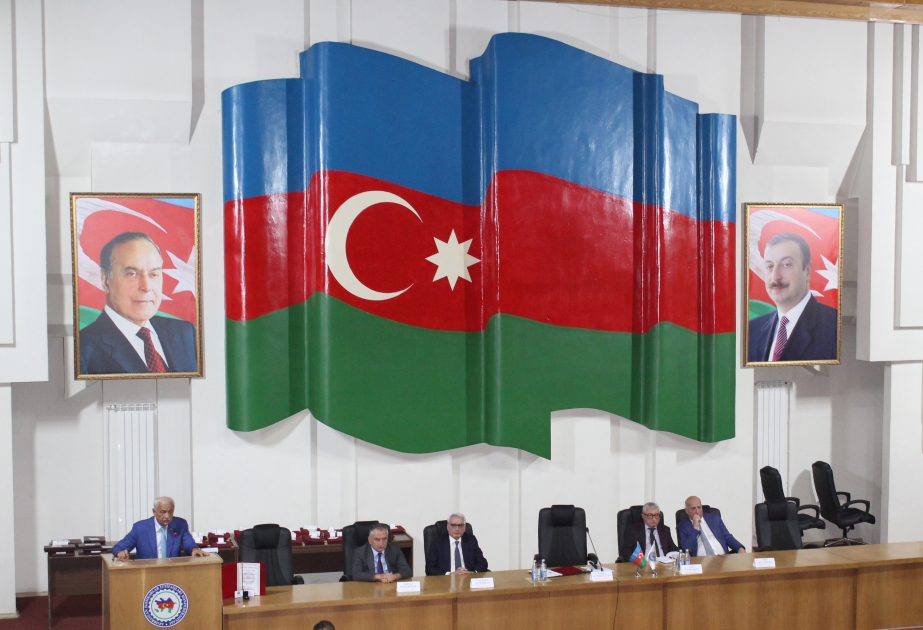“İlin peşəkar gənci” adına layiq görülmüş gənclər mükafatlandırılıb