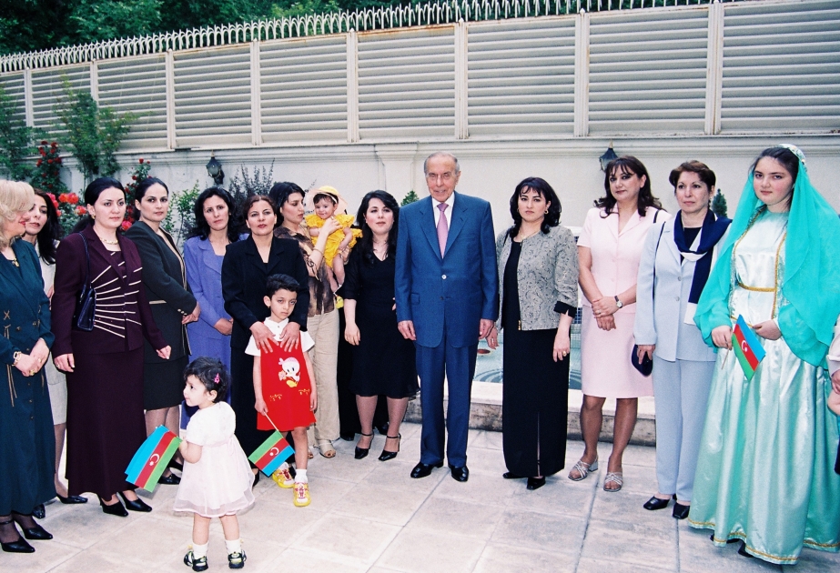 Xalqa bağışlanmış ömürdən anlar: 2002-ci ilin mayı