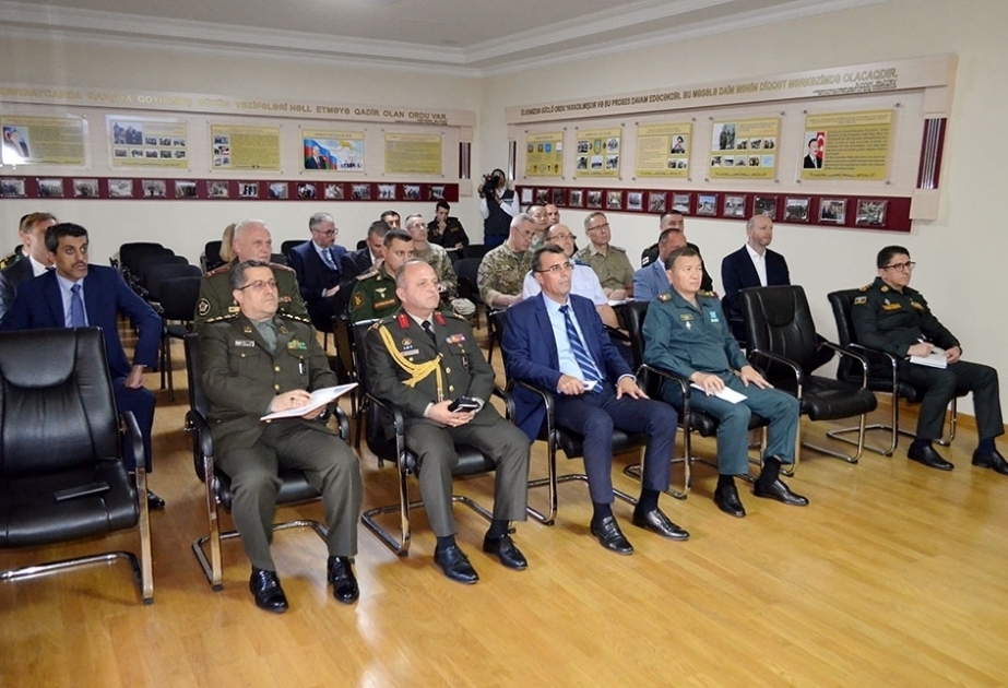 Se facilitó información a los agregados militares sobre las medidas antiterroristas locales llevadas a cabo en la región de Karabaj