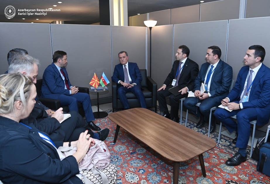XİN nazir Buyar Osmani ilə görüşdə Azərbaycanın yalnız hərbi hədəfləri məhv etdiyini, mülki şəxsləri hədəf almadığı bildirilib