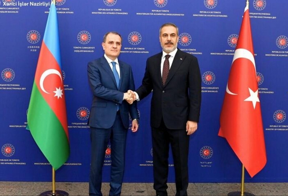 Ministros de Asuntos Exteriores de Azerbaiyán y Türkiye discuten la última situación en la región