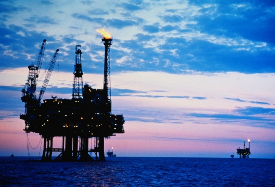 Стоимость барреля азербайджанской нефти превысила 102 доллара