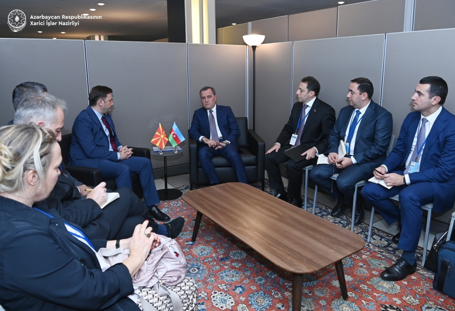 Titular de Exteriores azerbaiyano proporciona información al Presidente de la OSCE sobre la situación en Karabaj