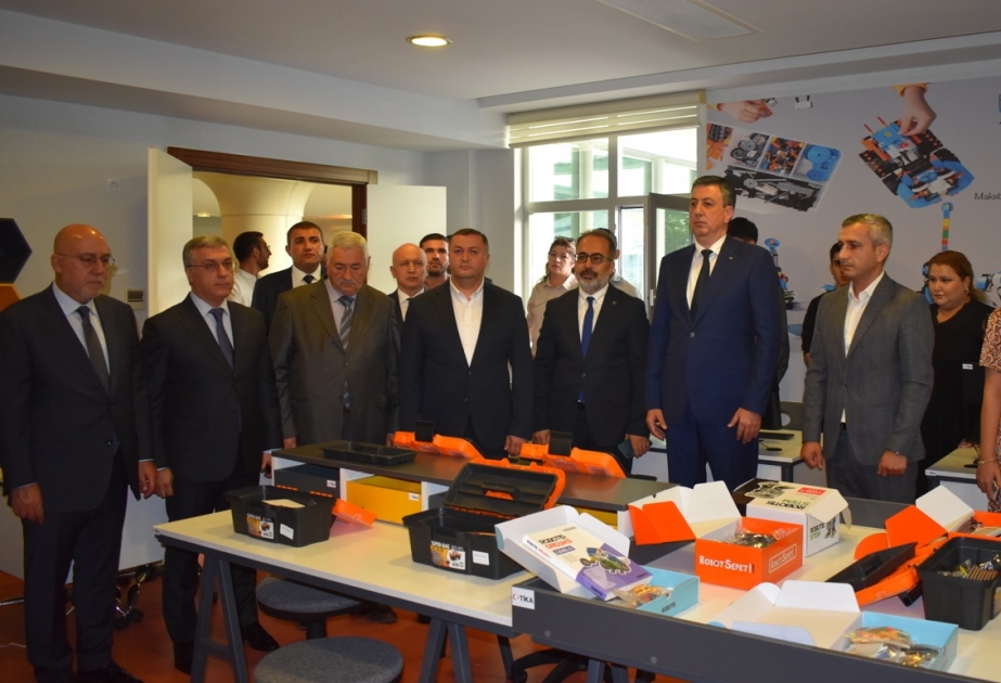 Marneulidəki “Azərbaycan Evi”ndə yeni “Robotik” kompüter otağı istifadəyə verilib