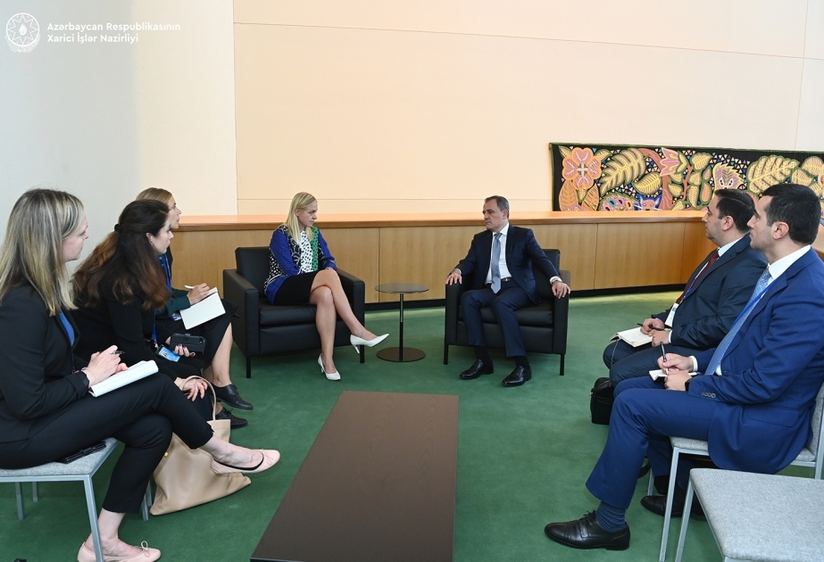 Titular de Exteriores azerbaiyano informa a su homóloga finlandesa sobre las actividades antiterroristas en Karabaj