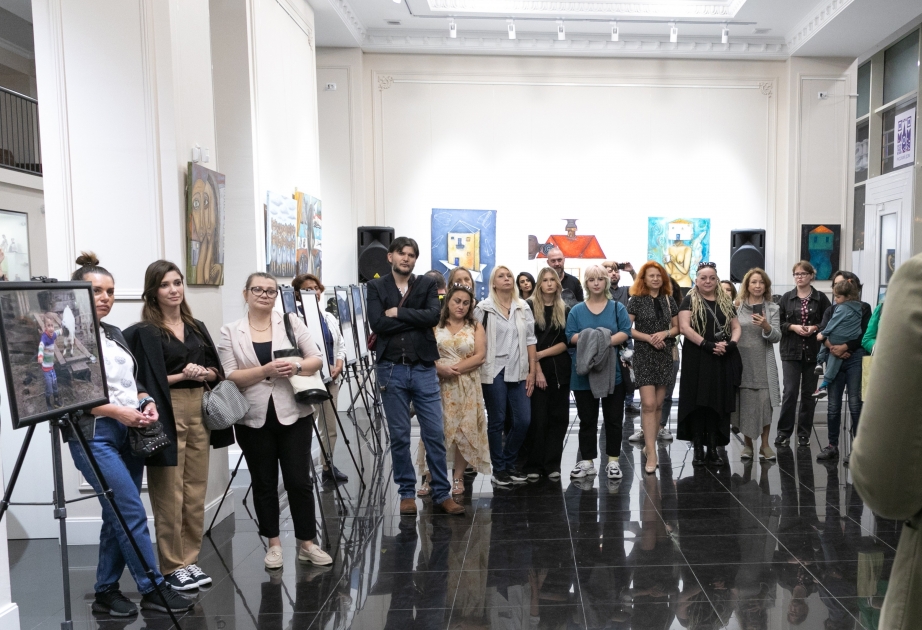 Bakıda Rus evində keçirilən sərgidə emosional portretlər təqdim olunub