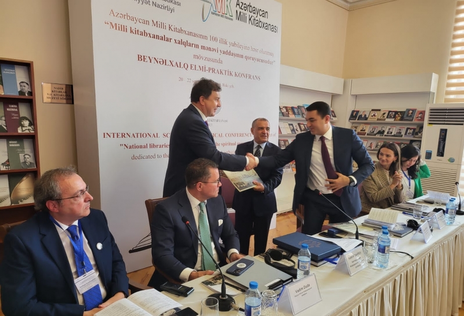 Azərbaycan və Bakı tarixinə dair unikal sənədlər Milli Kitabxanaya təhvil verilib