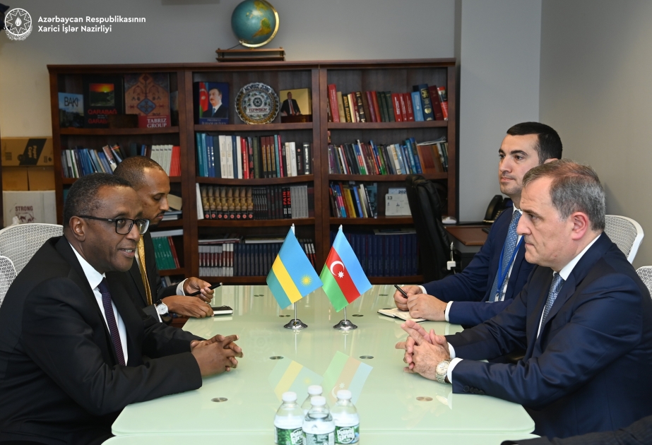 Azərbaycan və Ruanda hökumətləri arasında diplomatik və xidməti pasport sahiblərinin viza tələbindən azad edilməsi haqqında saziş imzalanıb