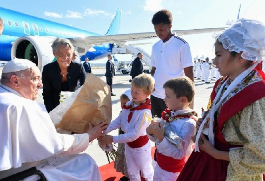 Papa Fransisk Fransada apostol səfərindədir