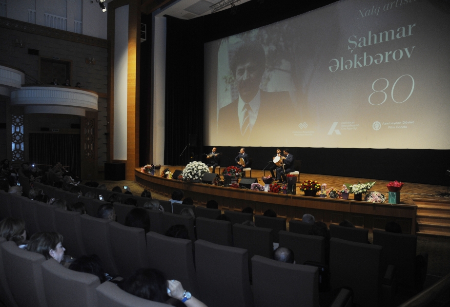 Xalq artisti Şahmar Ələkbərovun xatirəsi anılıb