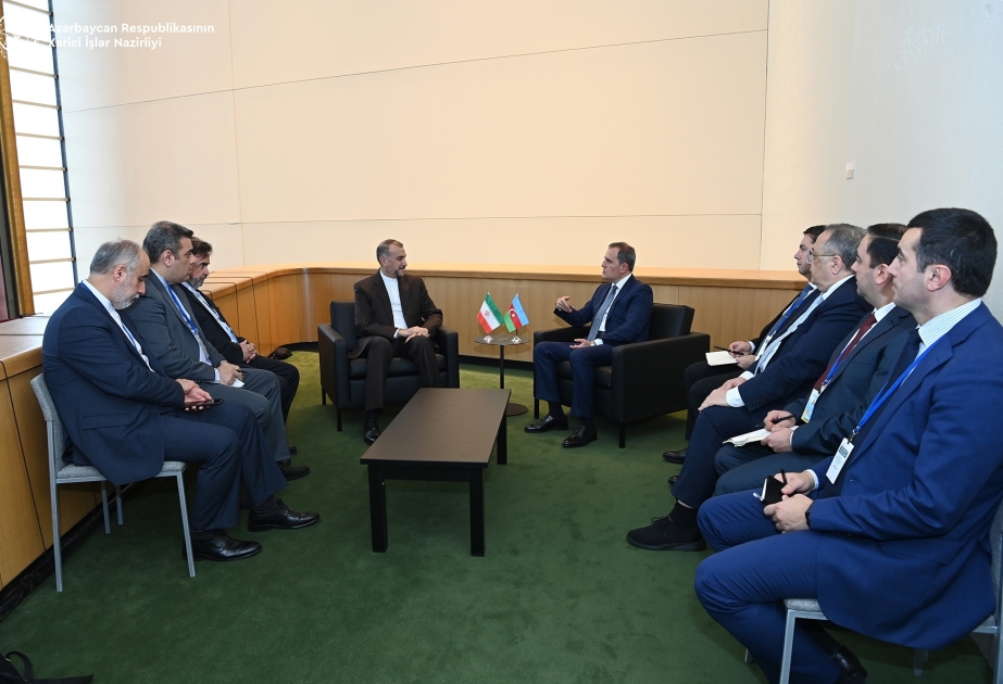 Azerbaijani, Iranian FMs discuss latest situation in the region