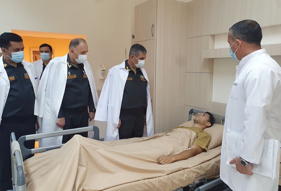 Müdafiə Nazirliyinin rəhbər heyəti hərbi hospitalı ziyarət edib VİDEO