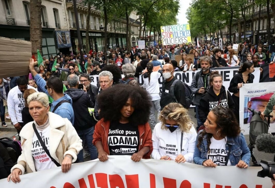Clashes in Paris as thousands march against police volence