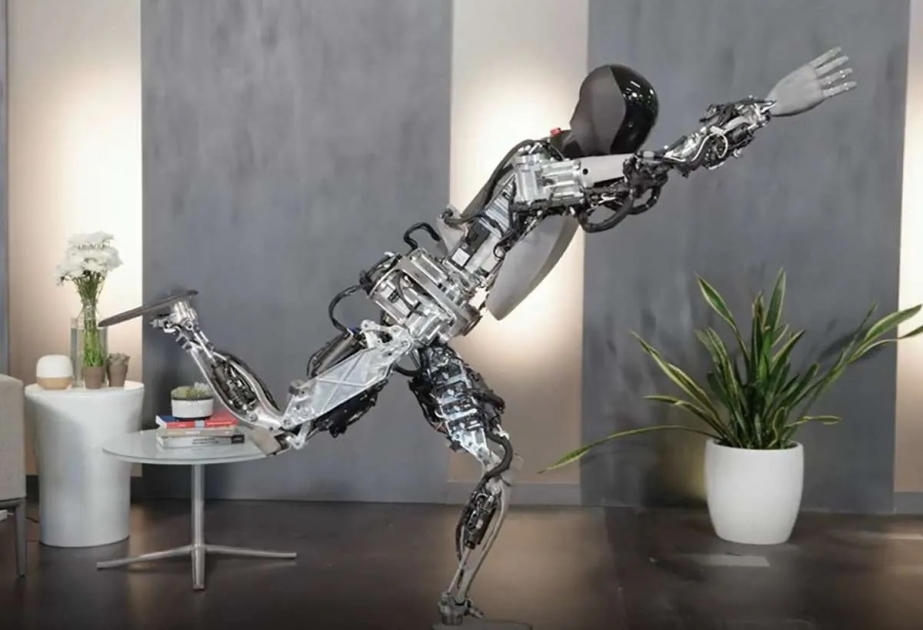 “Tesla” insanabənzər robotun son versiyasını nümayiş etdirib