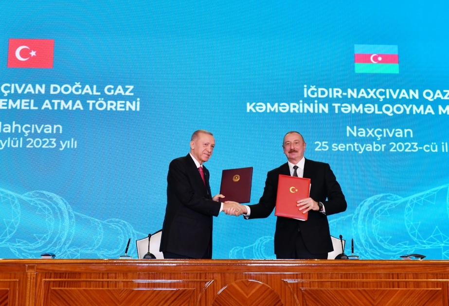 توقيع وثائق بين أذربيجان وتركيا (محدث)