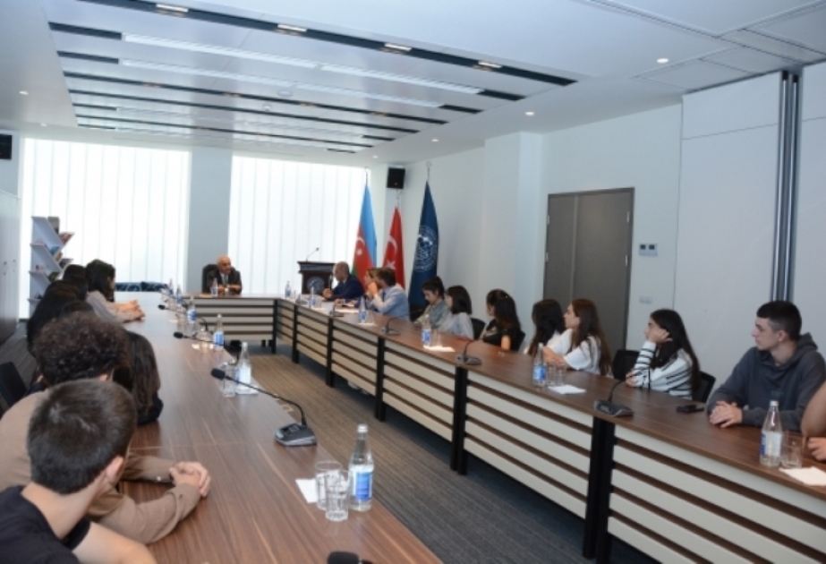 UNEC-in rektoru Ege Universiteti ilə ikili diplom proqramı çərçivəsində təhsil alan tələbələrlə görüşüb