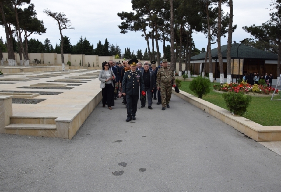 Müharibə, Əmək və Silahlı Qüvvələr Veteranları Təşkilatının üzvləri İkinci Şəhidlər xiyabanını ziyarət ediblər