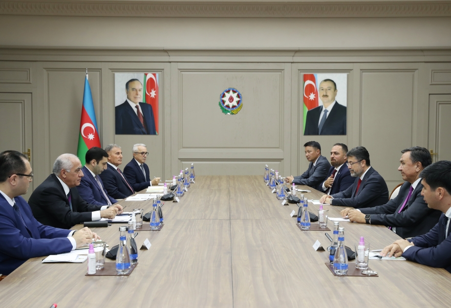 Primer ministro azerbaiyano se reunió con los ministros que participaron en los eventos celebrados en Bakú