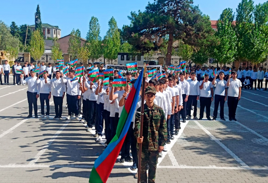 Məktəblərdə Vətən müharibəsi şəhidlərinin xatirəsi anılıb