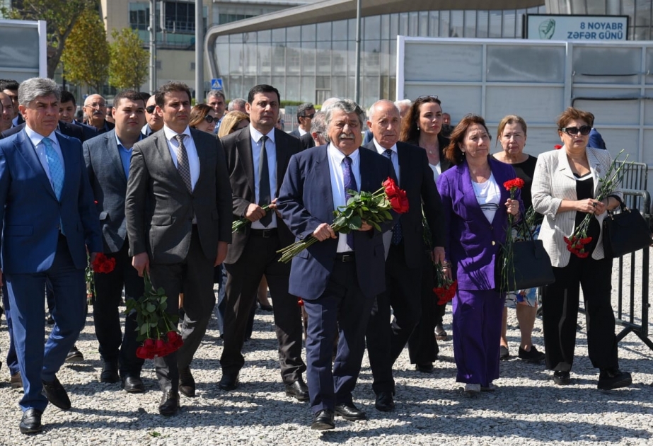 Əqli Mülkiyyət Agentliyinin rəhbərliyi və kollektivi şəhidlərin əziz xatirəsini yad edib