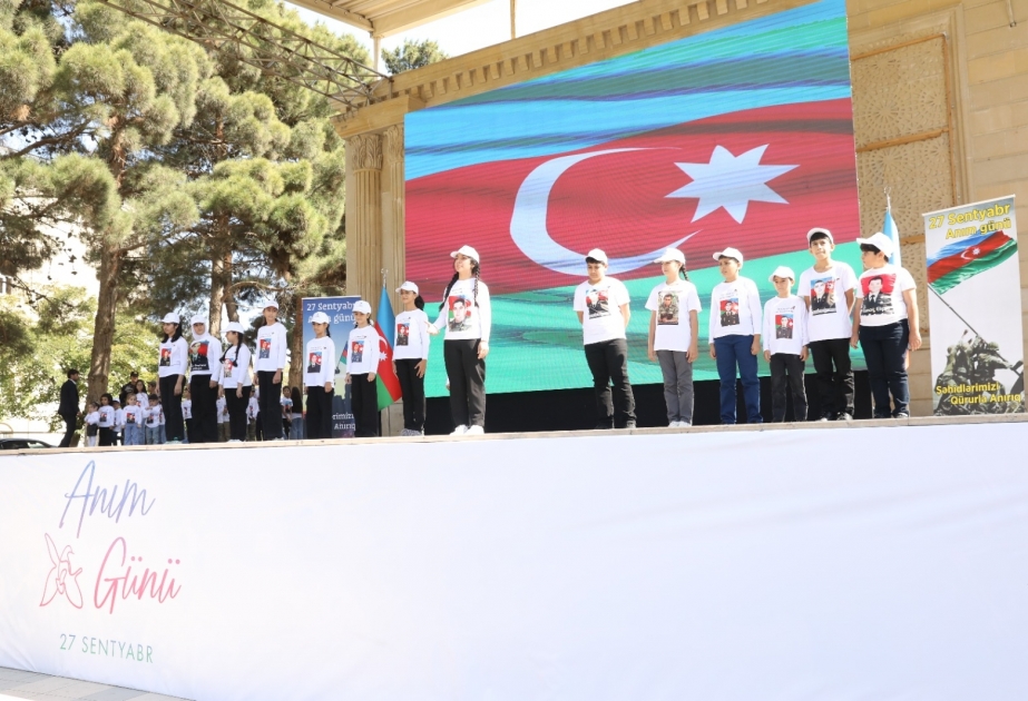 Şəhid övladları “Mənim atam qəhrəmandır” kompozisiyasını təqdim ediblər