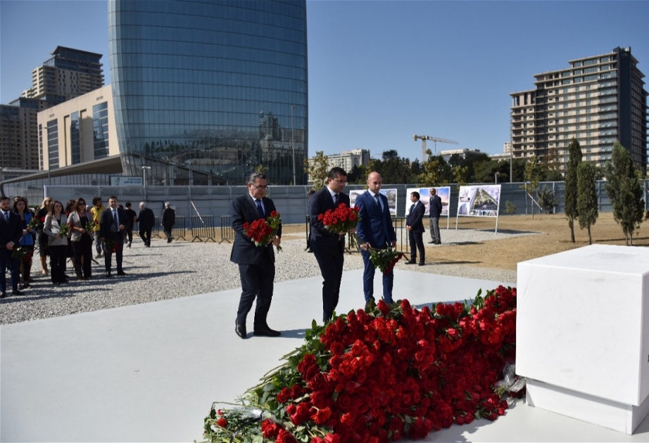 Medianın İnkişafı Agentliyinin kollektivi Zəfər parkında şəhidlərin xatirəsini ehtiramla yad edib