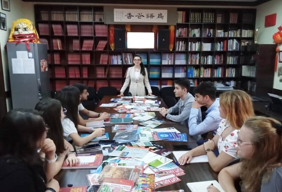 阿塞拜疆语言大学庆祝中国传统节日—中秋节