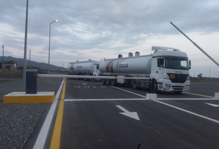 阿塞拜疆再次向汉肯德派出两辆载有燃料的汽车