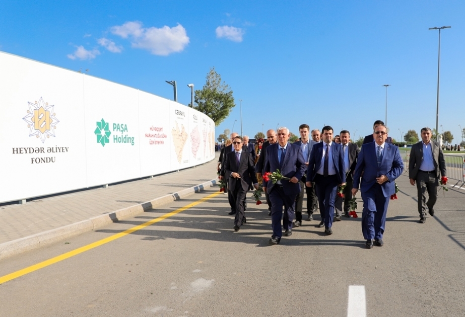 ADU-nun kollektivi Zəfər parkında olub
