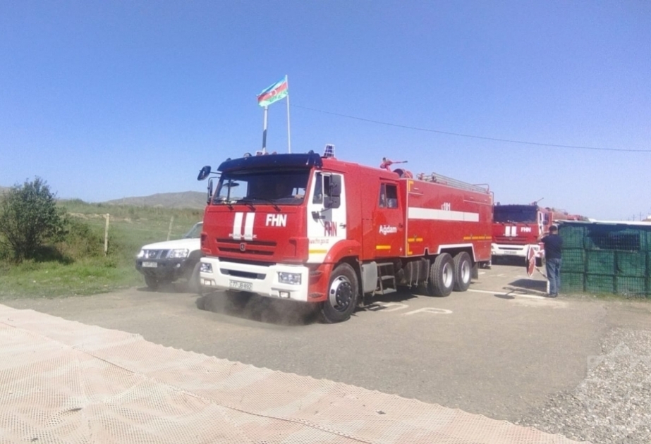 Se enviaron otros 10 vehículos especiales del Ministerio de Emergencias de Azerbaiyán a Khankandi