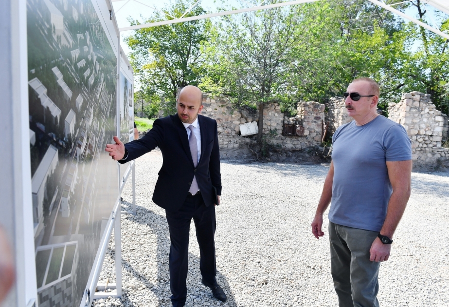 Ilham Aliyev pose la première pierre de trois complexes résidentiels et d’une maternelle, visite la mosquée urbaine à Zenguilan