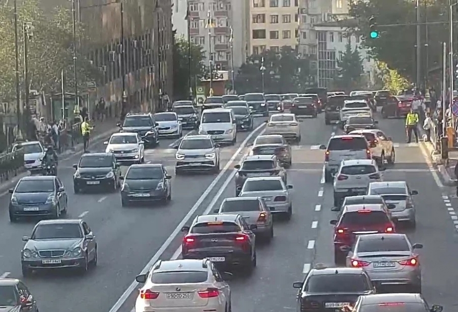 Paytaxtın bir sıra yollarında tıxac yaranıb
