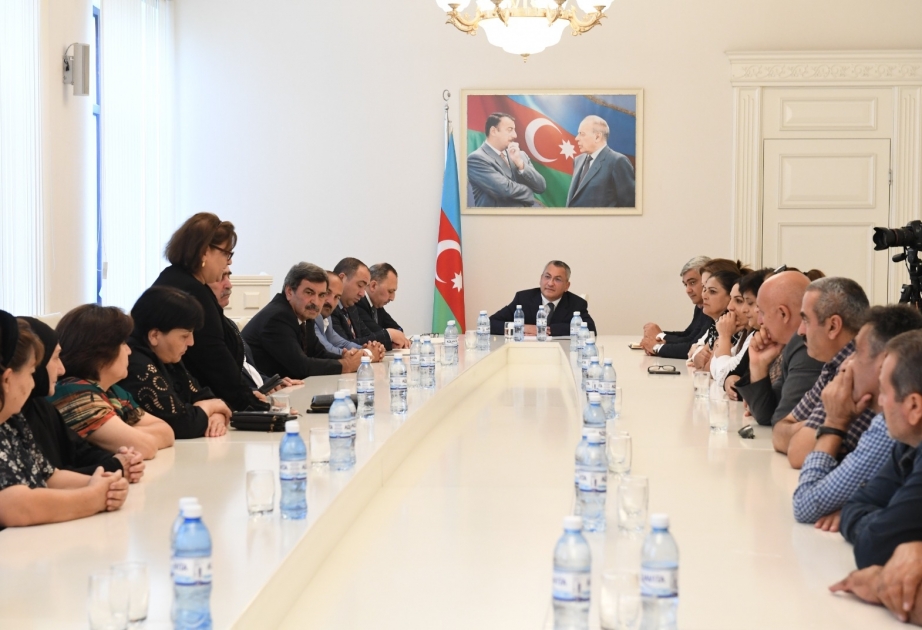 Dövlət Komitəsinin sədri Xocalı sakinlərinin suallarını cavablandırıb