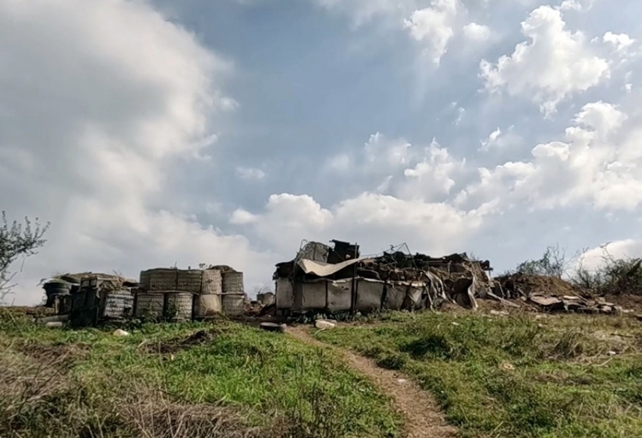 Postes de combat abandonnés sur la route Choucha-Khankendi